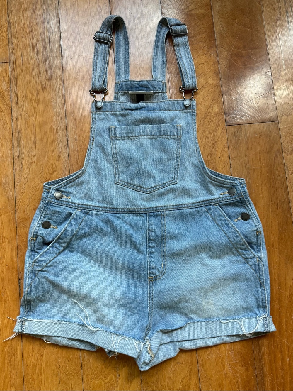 ❗️UNIVERSAL THREADs❗️Light Wash Denim Short Overalls - Picture 3 of 8